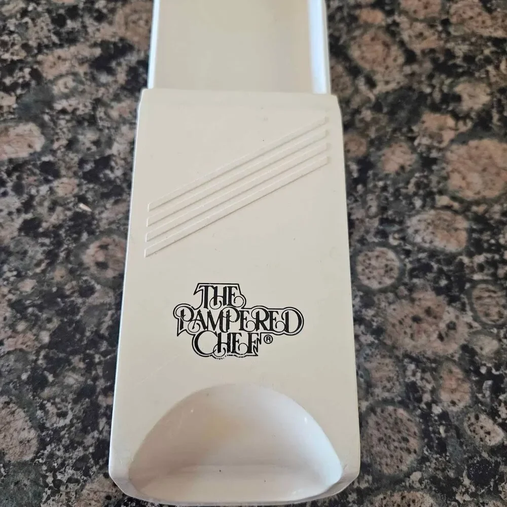Pampered Chef Adjustable Measuring Cup